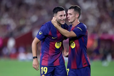 Cả Marc Casado lẫn Roony Bardghji đều không muốn rời Barca. Ảnh: Yahoo Sports