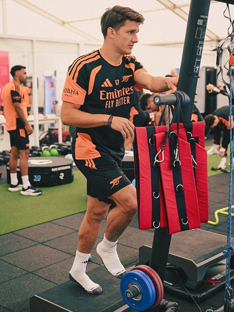 Tzolis dẫn đầu trong các bài test thể lực ở Arsenal