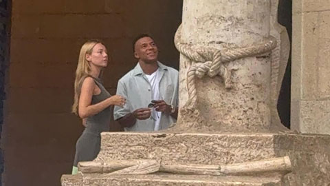Mbappe tham quan tại Barcelona