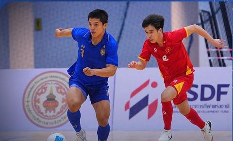 Việt Nam (áo đỏ) đã có một trận đấu tuyệt hay trước Thái Lan