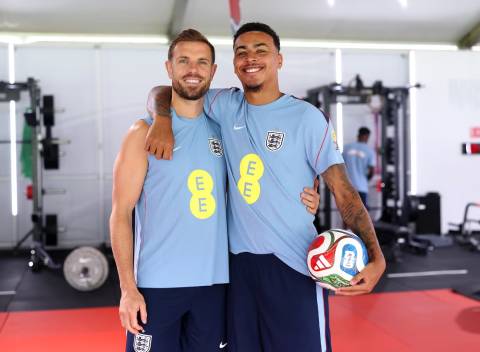 Henderson và đồng đội mới ở Chelsea, Morgan Rogers, trong màu áo tuyển Anh