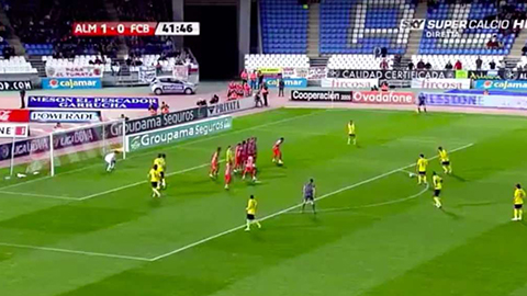 Messi đánh dấu mốc 700 bàn thắng bằng một cú panenka