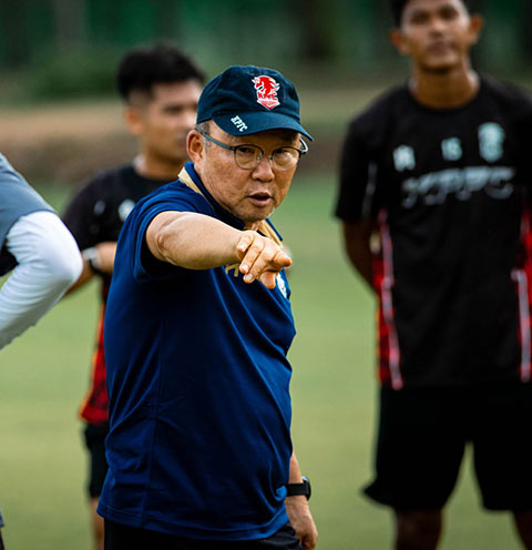 Cựu HLV ĐT Việt Nam muốn mở đường cho các HLV Hàn Quốc sang Thái Lan làm việc. Ảnh: Kanchanaburi FC