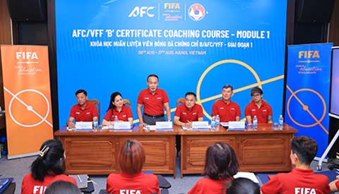 Tổng Thư ký VFF - Nguyễn Văn Phú phát biểu tại Lễ khai mạc. Ảnh: Đức Cường