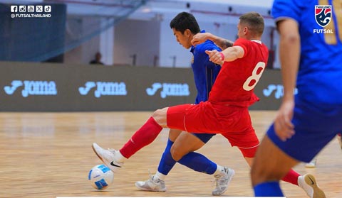 Thái Lan đã thua tan nát trước Nga (áo đỏ). Ảnh - Changsuek