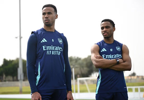 Arsenal đã gia hạn hợp đồng tài trợ với hãng hàng không Emirates