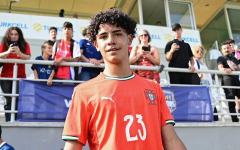 Ronaldo Jr đã ra mắt đội trẻ Bồ Đào Nha