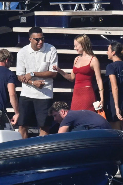  Mbappe đang có thời gian hạnh phúc bên Ester