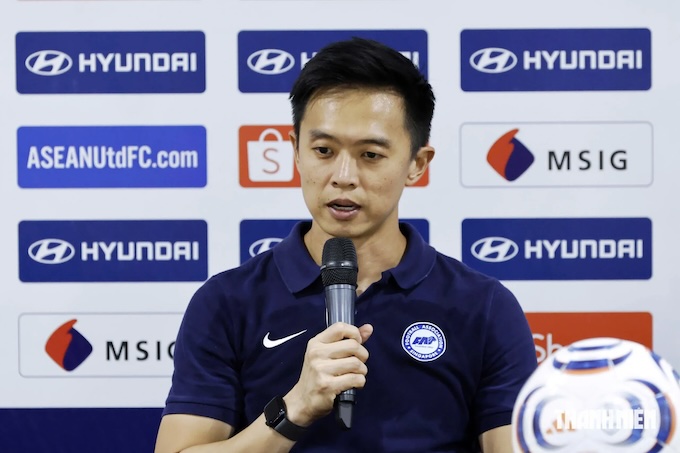 HLV Gavin Lee của Singapore. Ảnh: Đức Cường 