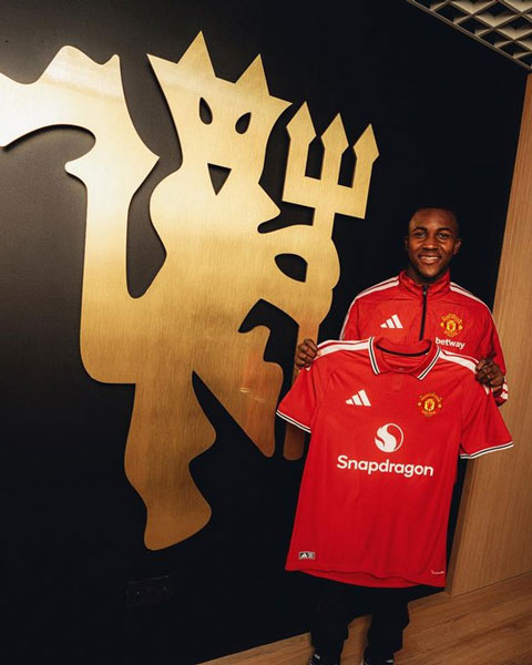 Orozco được coi là tương lai cho hàng tiền vệ MU - Ảnh: @Manutd