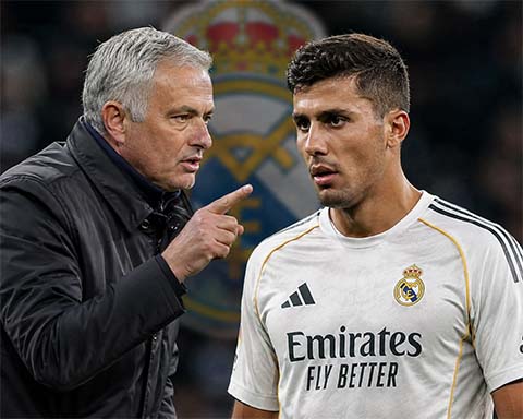 Real Madrid của Jose Mourinho có thể mất đi bản hợp đồng họ theo đuổi suốt cả mùa hè Rodri vào tay đại kình địch Barca