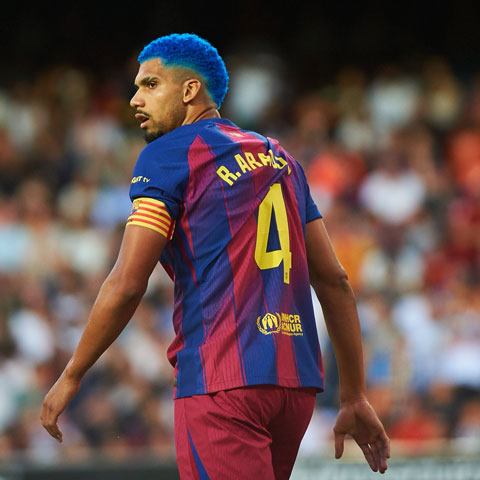 Araujo là một trong 4 đội trưởng của Barca - Ảnh: @BarcaTimes
