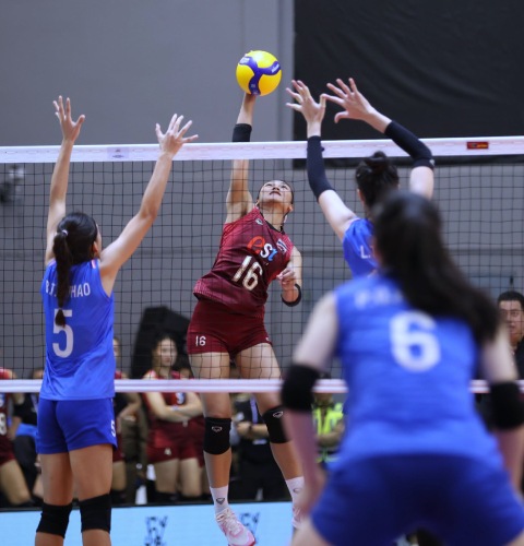 Thái Lan luôn thi đấu trên cơ Việt Nam trong cả 3 set 
