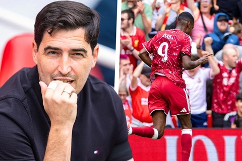 Iraola vẫn còn cả một công trường ngổn ngang ở Liverpool