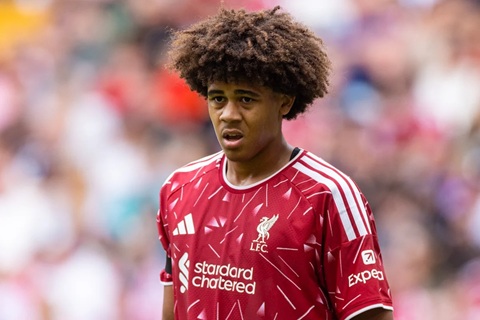 Dù chơi rất tốt, Ndukwe chỉ có thể chính thức khoác áo Liverpool kể từ tháng 1 năm sau