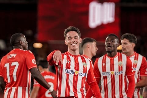Almeria là một “công xưởng” đặc biệt tạo ra những món hàng có giá hàng chục triệu euro. Ảnh: Marca