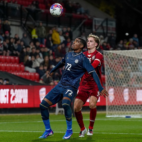 Cuộc so kè giữa Adelaide UTD và CAHN. Ảnh: FBNV 