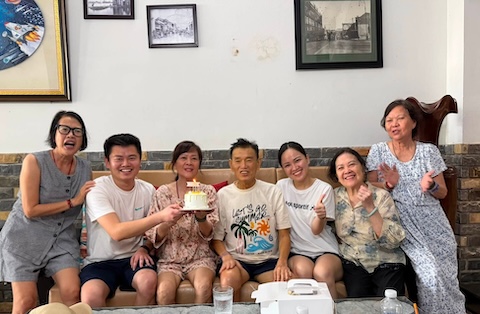 HLV Phan Thanh Hùng và sinh nhật cuối cùng bên gia đình - Ảnh: Tuấn Thành