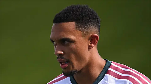 Alexander-Arnold bị fan Real chỉ trích