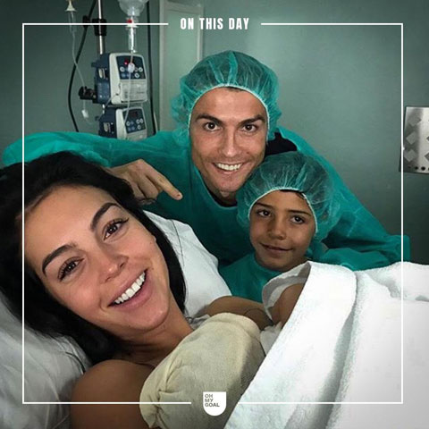 Ronaldo và Georgina đón con chung đầu với nhau vào năm 2017 - Ảnh: Oh My Goal﻿