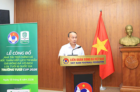 Tổng Thư ký VFF - Nguyễn Văn Phú phát biểu tại buổi Lễ. Ảnh: Đức Cường