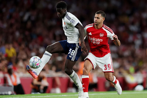 Guimaraes đã có màn ra mắt Arsenal