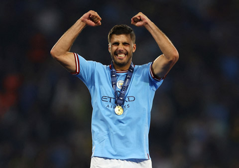 Rodri đang trên đường rời Man City