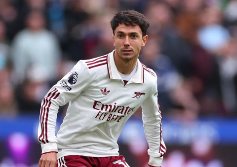 HLV Alonso của Chelsea được cho "rất kết" Zubimendi