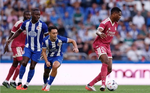 Real Madrid thắng Deportivo thiếu thuyết phục