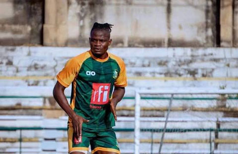 Chinedu Ozor đổ gục trong trận giao hữu của Katsina United