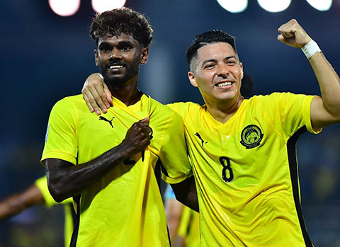 Tiền vệ Sergio Aguero (số 8) tự tin đánh bại ĐT Việt Nam. Ảnh: Malaysia NT