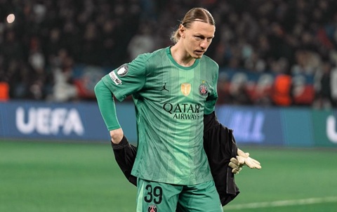 Safonov vẫn được bảo đảm vị trí số một tại PSG mùa này