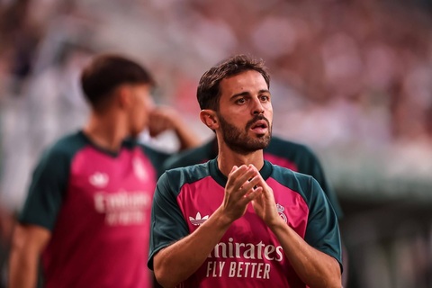 HLV Jose Mourinho của Real Madrid gần đây dùng Bernardo Silva trong vai trò "số 6"