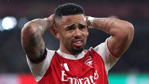 Gabriel Jesus cũng được bật đèn xanh ra đi