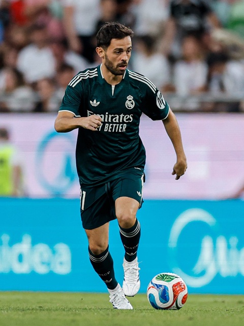 Bernardo Silva được kỳ vọng sẽ là nhân tố dẫn dắt hàng tiền vệ Real Madrid