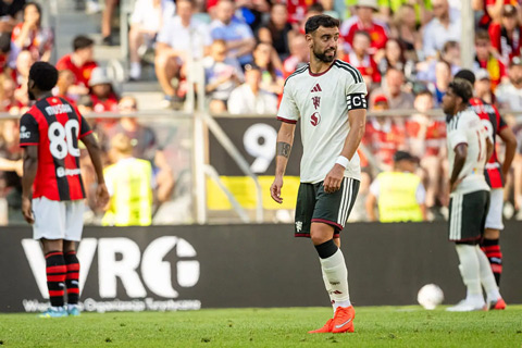 Fernandes tiếp tục đá hỏng penalty