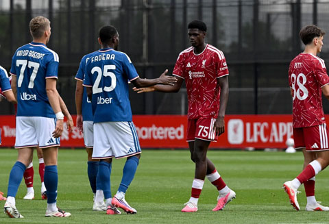 Liverpool không thể xuyên thủng mành lưới của Como dù thi đấu áp đảo - Ảnh: @LFC