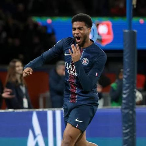 Mbaye trong màu áo PSG