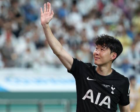 Son Heung-min chia tay Tottenham