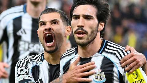 Newcastle bán 2 ngôi sao cho các đối thủ ở Premier League