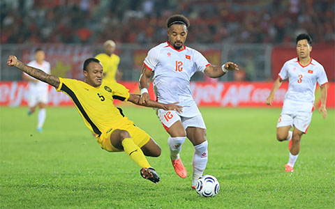 Trung vệ Rodney Celvin không thể cùng Malaysia sang Hà Nội chuẩn bị cho trận lượt về vì chấn thương - Ảnh: Đức Cường 