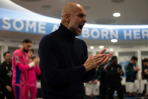 Pep hò hét trong phòng thay đồ của Man City