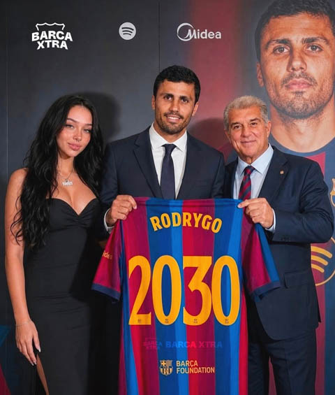 Rodri chính thức ra mắt Barca - Ảnh: @Barcaxtr
