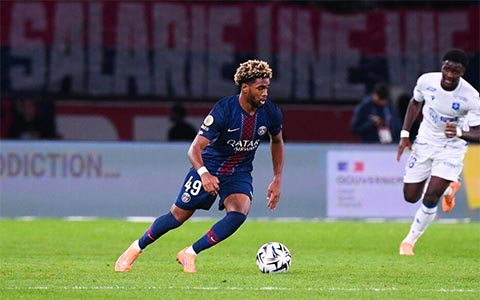 Mới 16 tuổi, Mbaye đã đá chính trận đầu ở Ligue 1