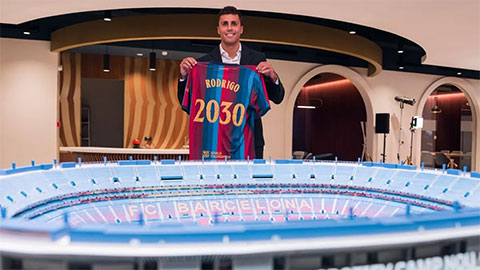 Rodri được giới thiệu ra mắt sau khi ký hợp đồng 4 năm với Barca