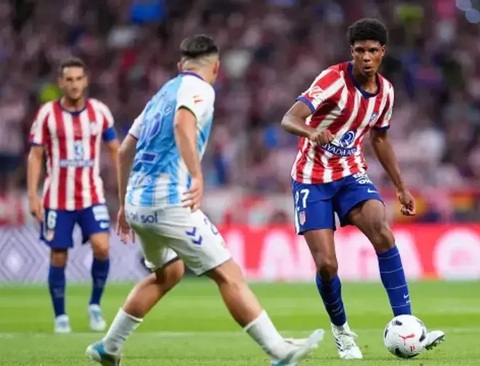 Jorge Dominguez vừa trở thành cầu thủ trẻ nhất lịch sử ra mắt Atletico. Ảnh: Pdiperjuangan