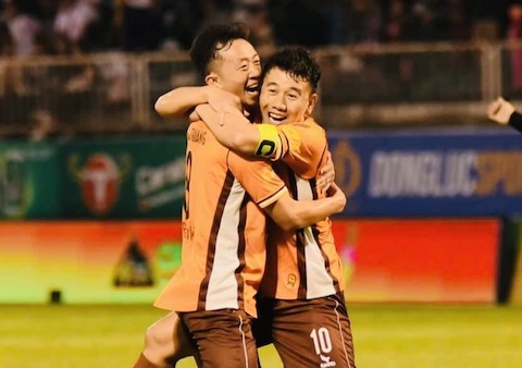 Châu Ngọc Quang mừng bàn thắng trong màu áo HAGL. Ảnh: FBNV