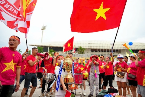 CĐV Việt Nam sẽ có mặt đông đảo tại Rajamangala. Ảnh: Đức Cường