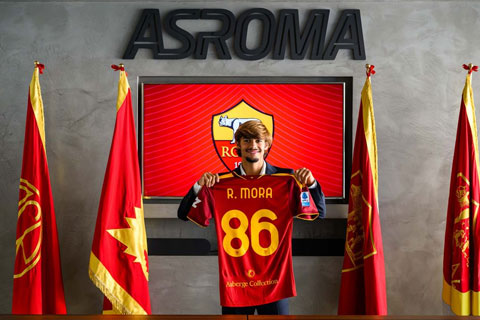 Mora sẽ khoác áo số 86 tại Roma - Ảnh: @OfficialASRoma