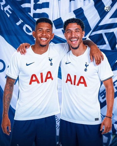 Marmoush có thể sớm tái hợp Savinho tại Tottenham - Ảnh: @SpursMedia_